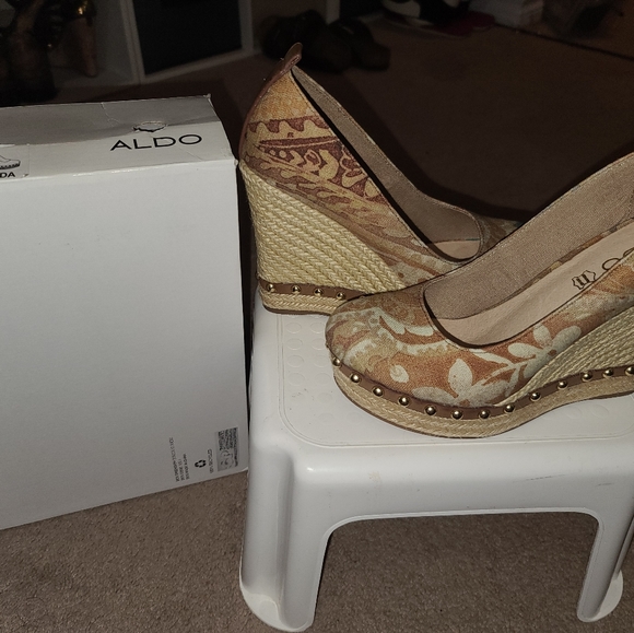 Shoes - Picture 5 of 5